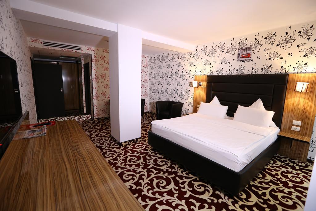 Hotel Articus Craiova Esterno foto
