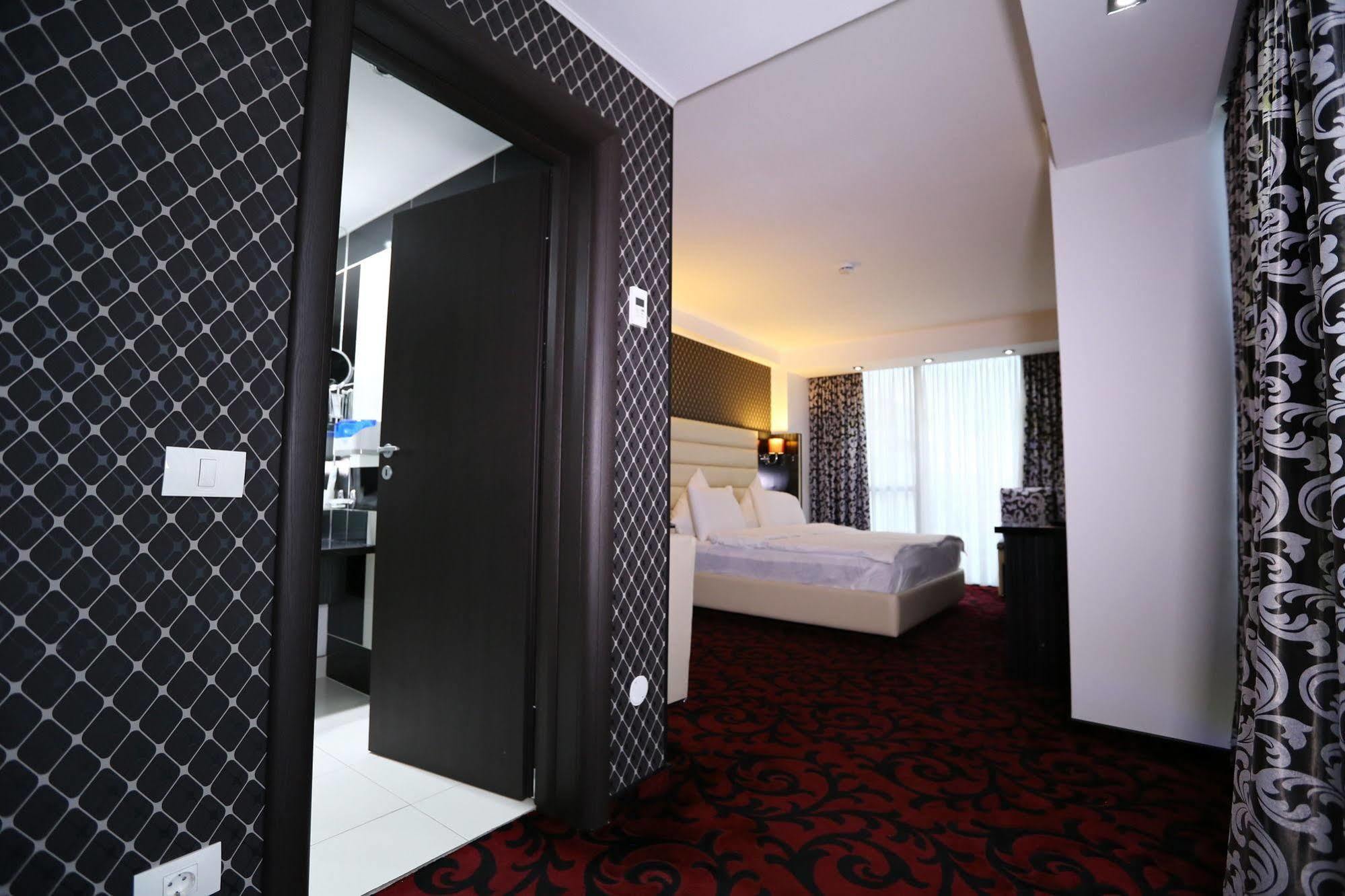 Hotel Articus Craiova Esterno foto