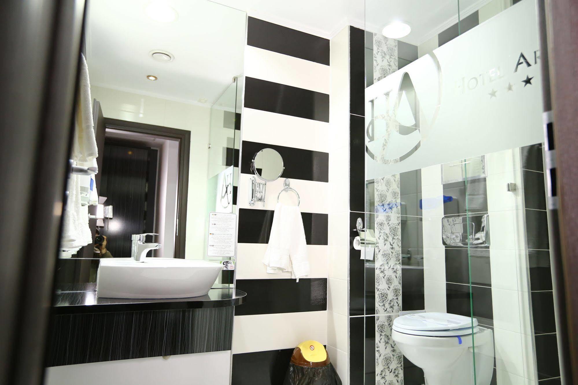 Hotel Articus Craiova Esterno foto