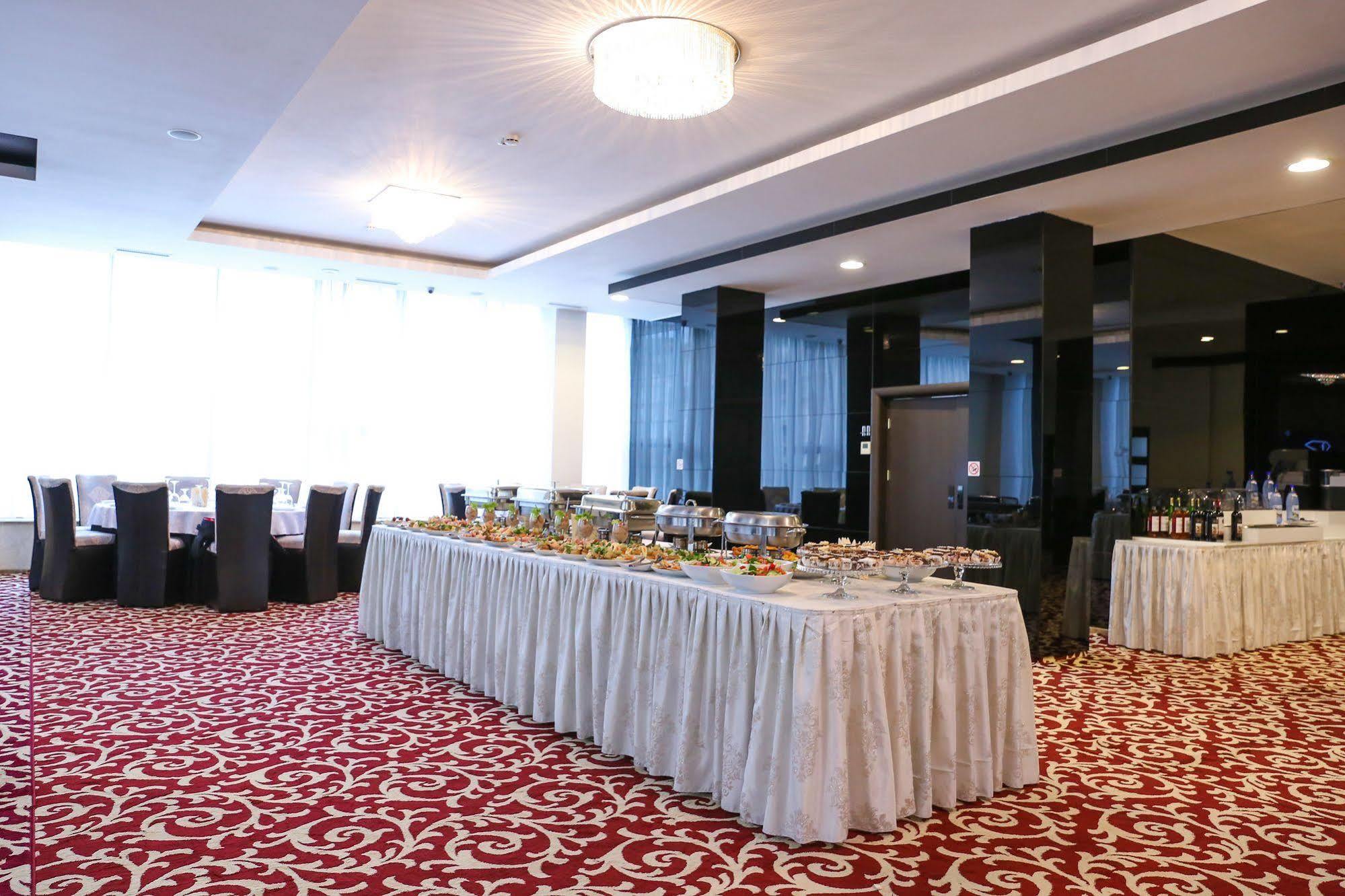 Hotel Articus Craiova Esterno foto