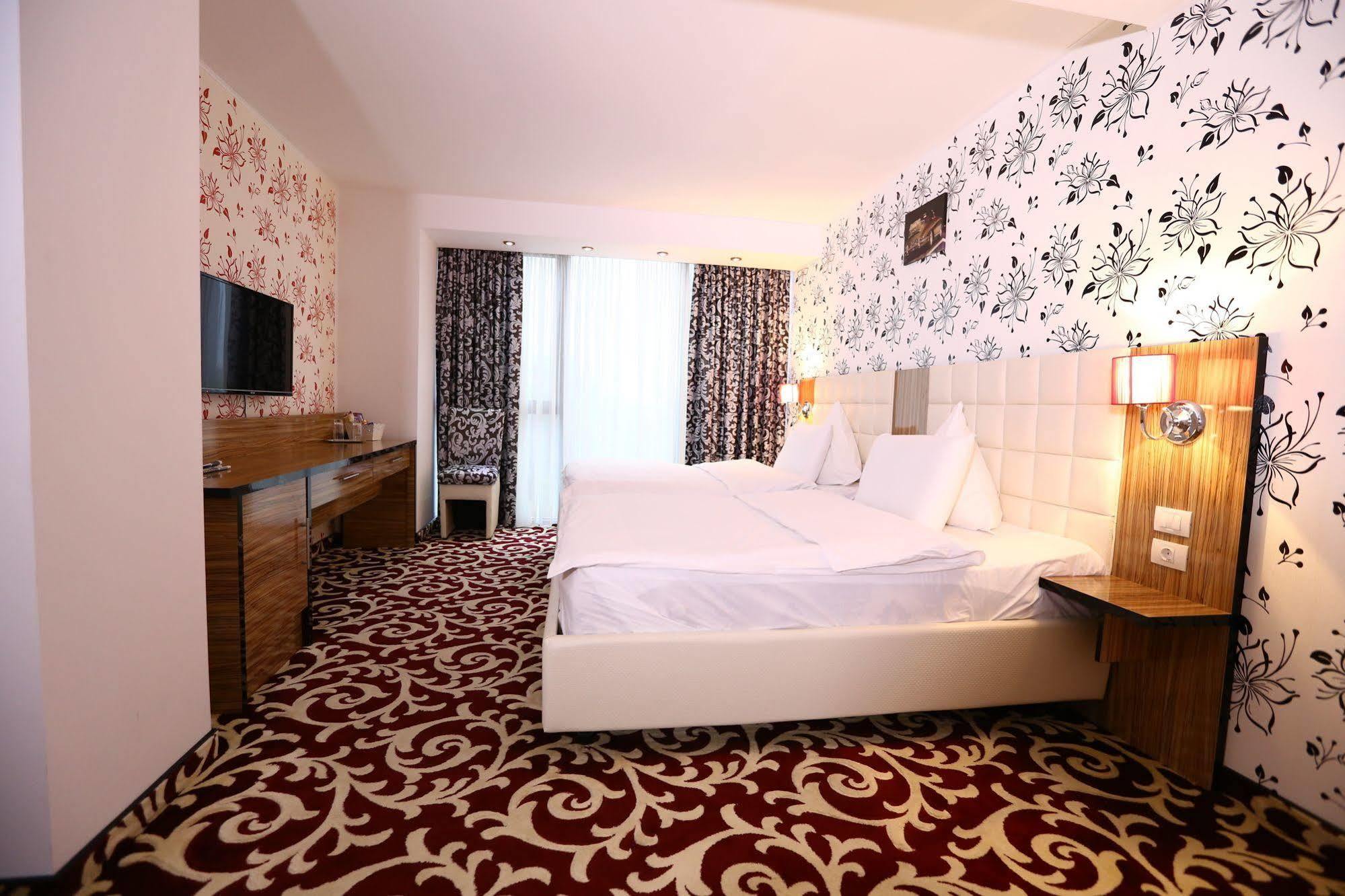 Hotel Articus Craiova Esterno foto