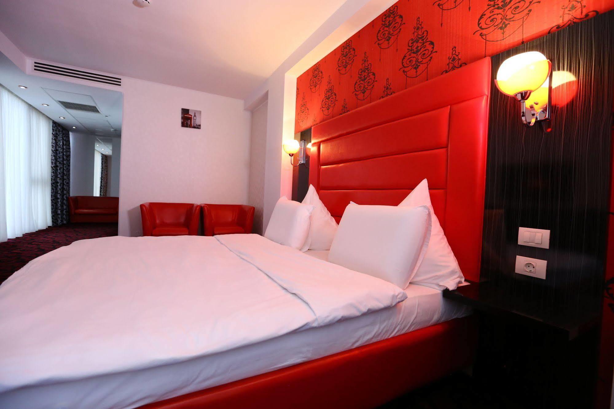 Hotel Articus Craiova Esterno foto